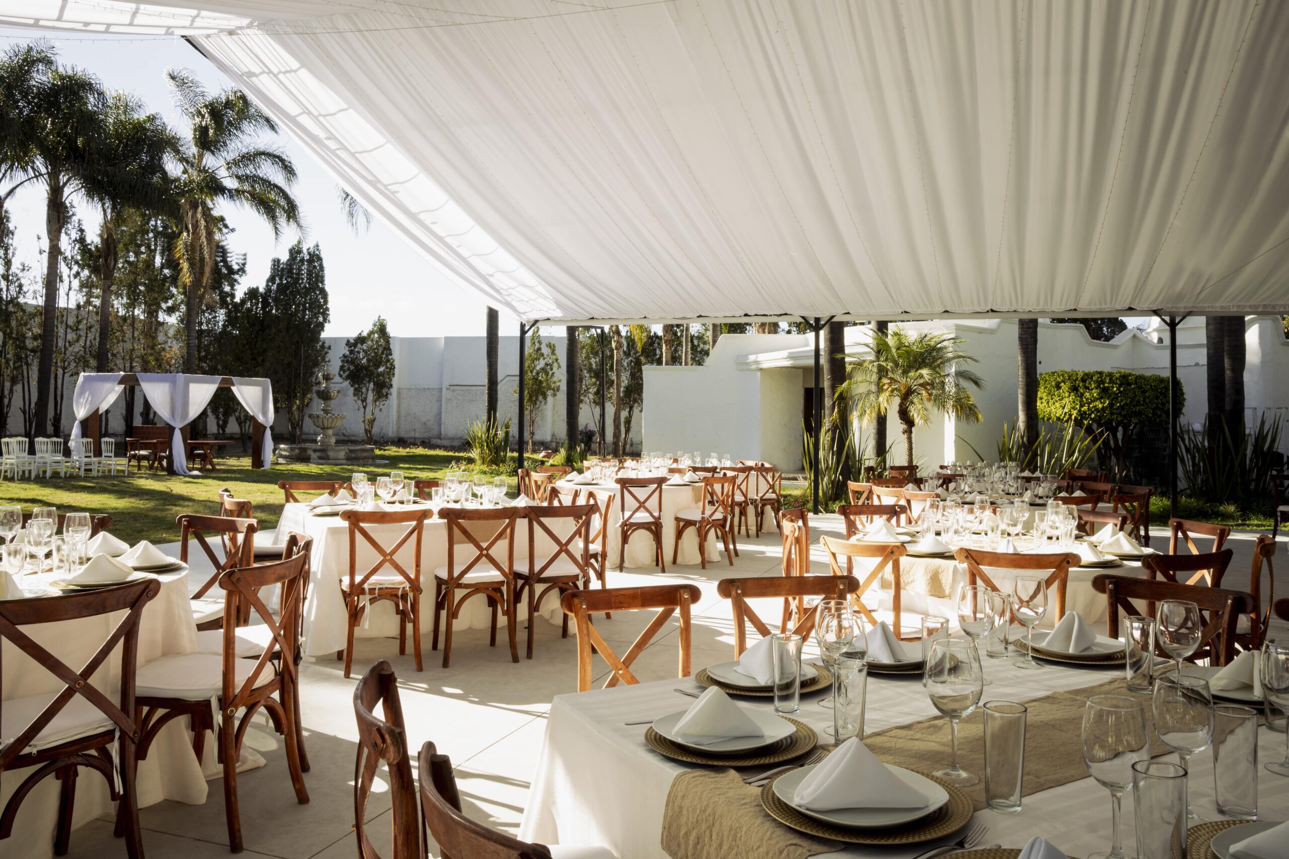 Comida en el jardín de día